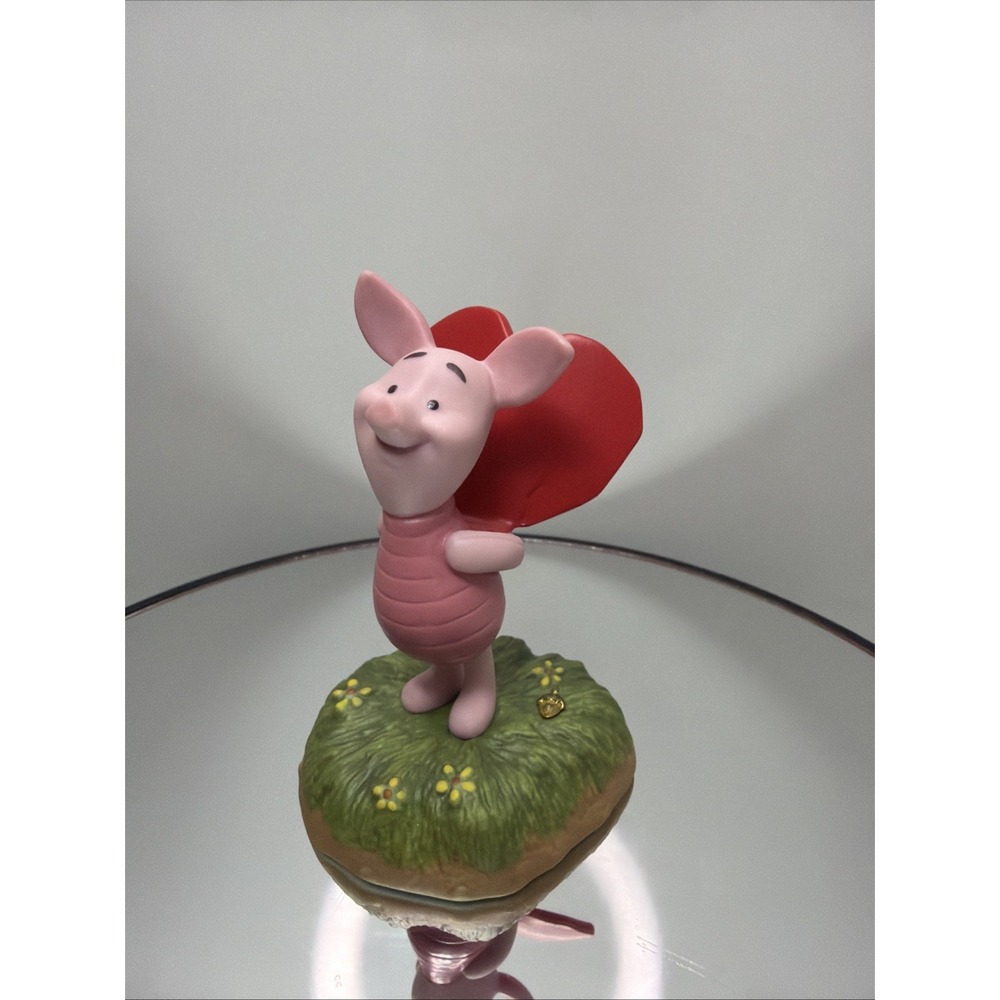 Disney Pooh & Friends Piglet "Big Hearts Come In Small Packages" Figurine